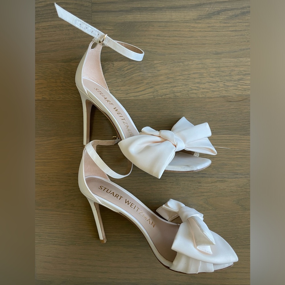 Stuart Weitzman Nudistcurve Love Knot 100m - size 5